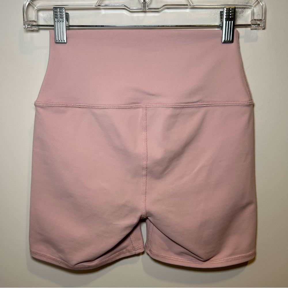 Alo Yoga 5” Airbrush High-Waist Biker Short Light Pink Size Extra Small - Picture 6 of 9